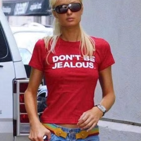 Summer Clothing In Paris - Paris Hilton 'Kıskanç Olmayın' Baskılı T-shirt